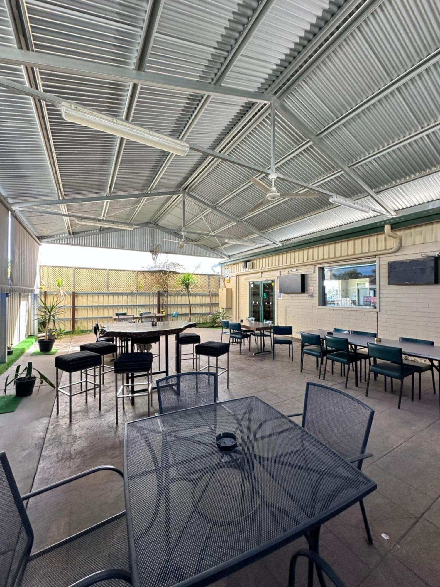 The Shamrock Hotel Balranald Ngoại thất bức ảnh