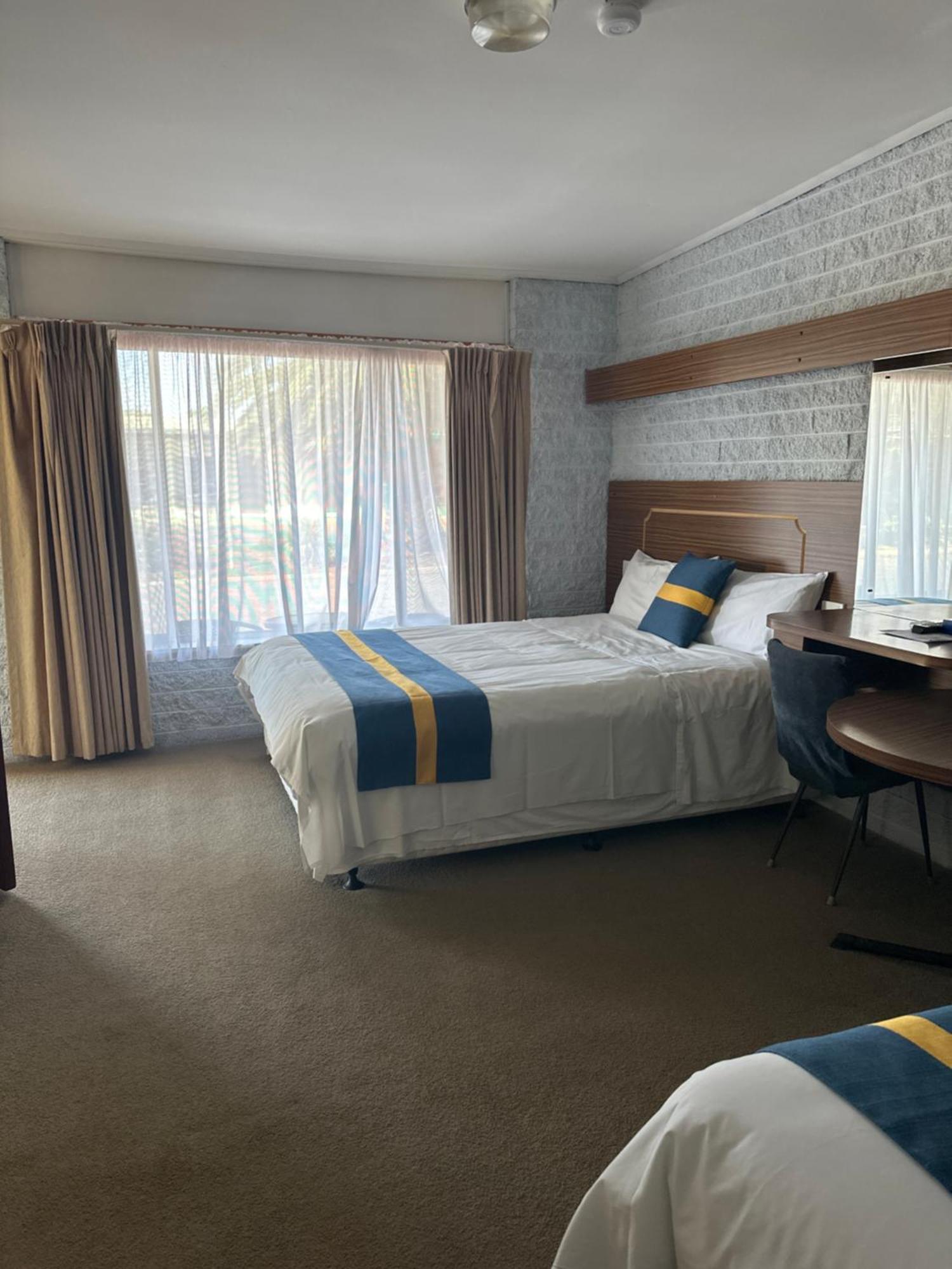The Shamrock Hotel Balranald Ngoại thất bức ảnh