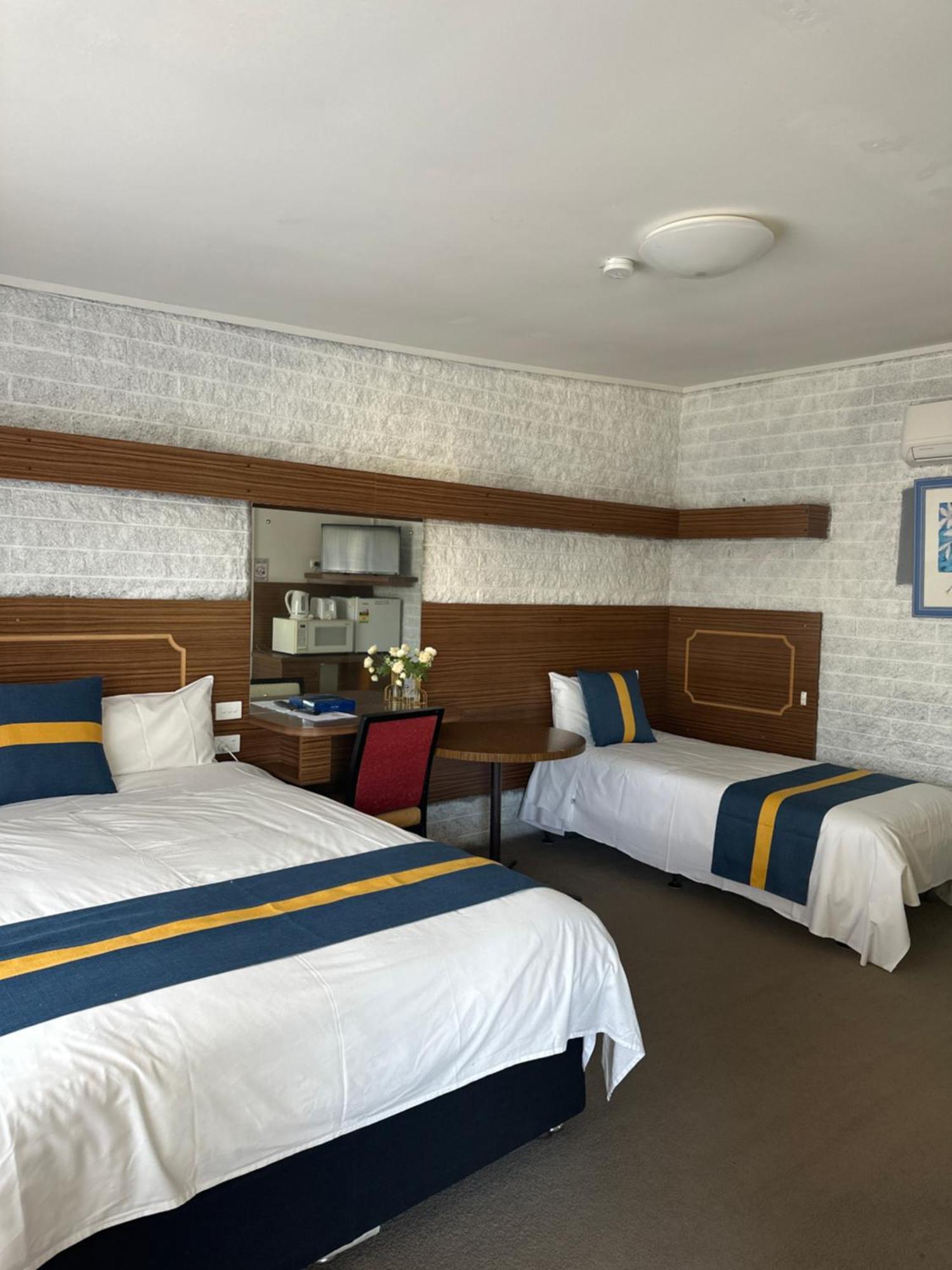 The Shamrock Hotel Balranald Ngoại thất bức ảnh