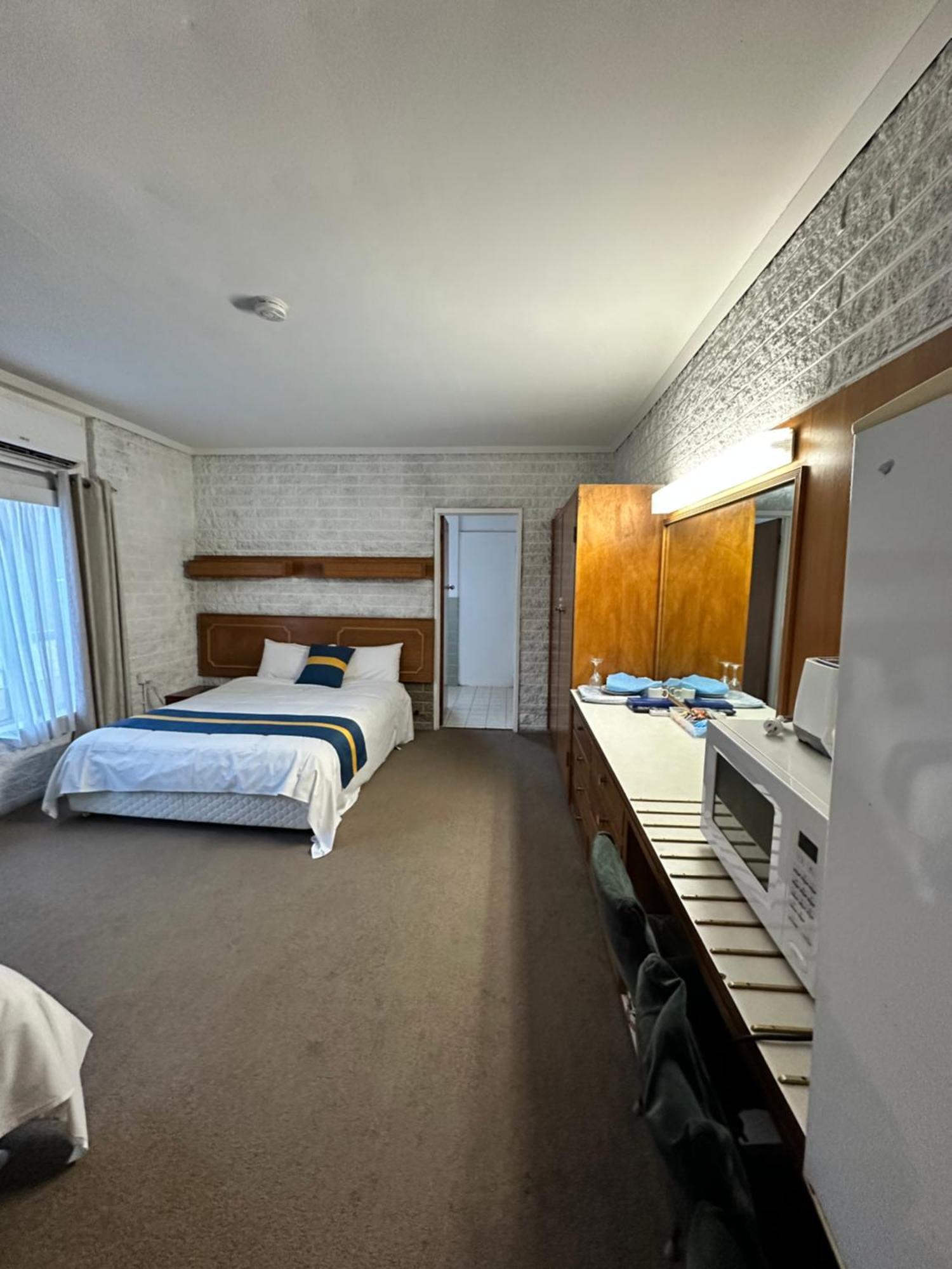 The Shamrock Hotel Balranald Ngoại thất bức ảnh