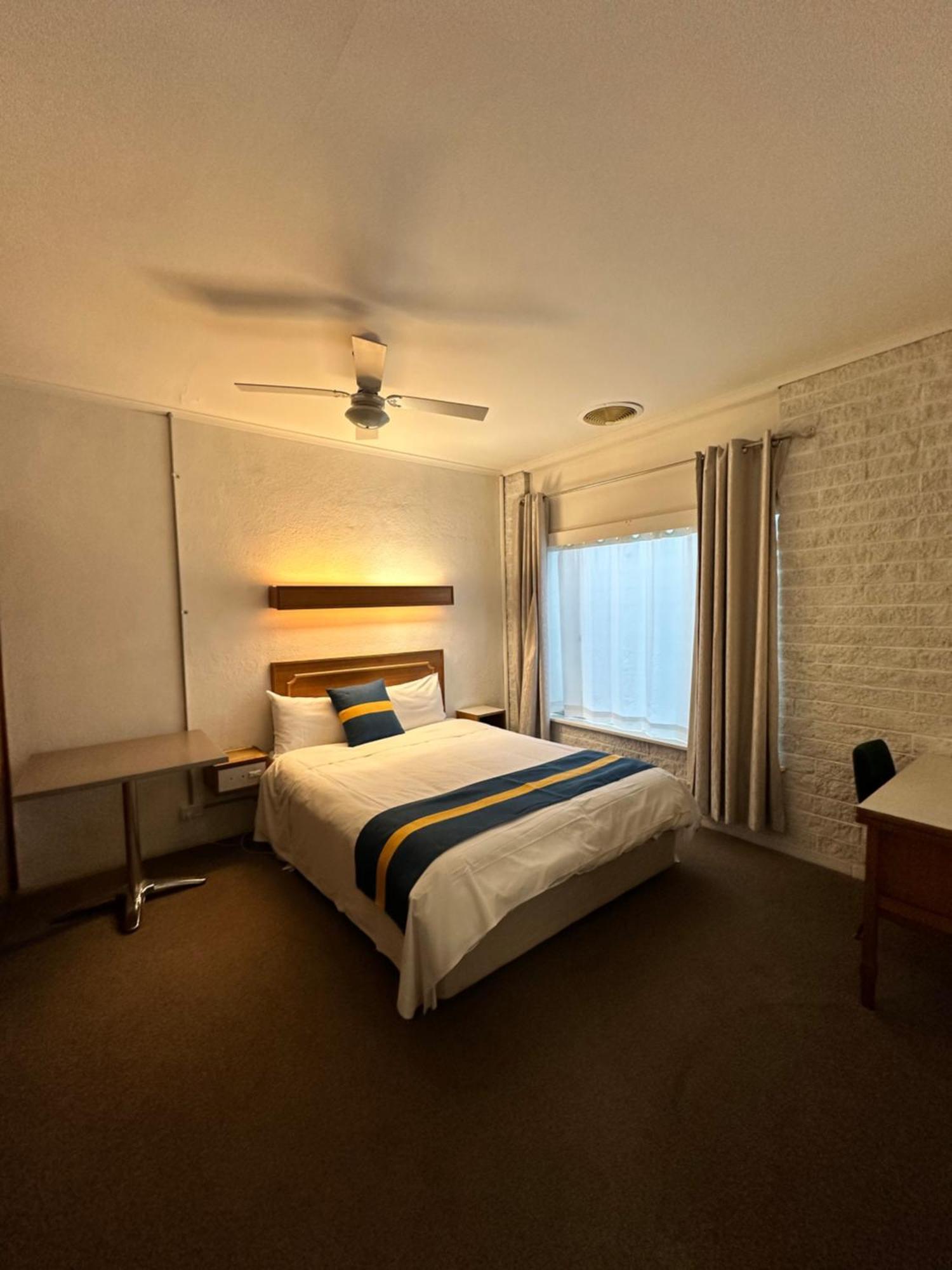 The Shamrock Hotel Balranald Ngoại thất bức ảnh