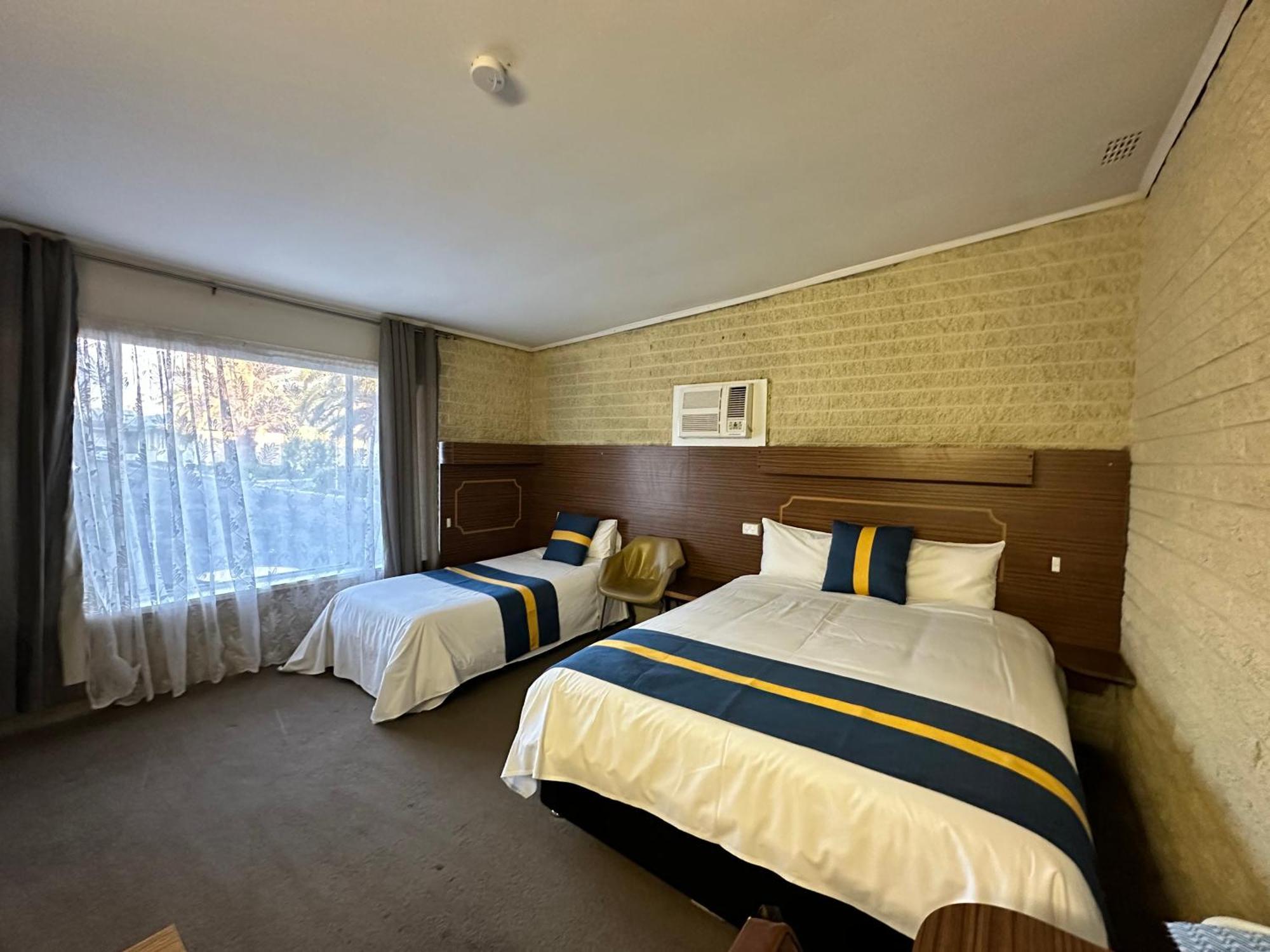 The Shamrock Hotel Balranald Ngoại thất bức ảnh