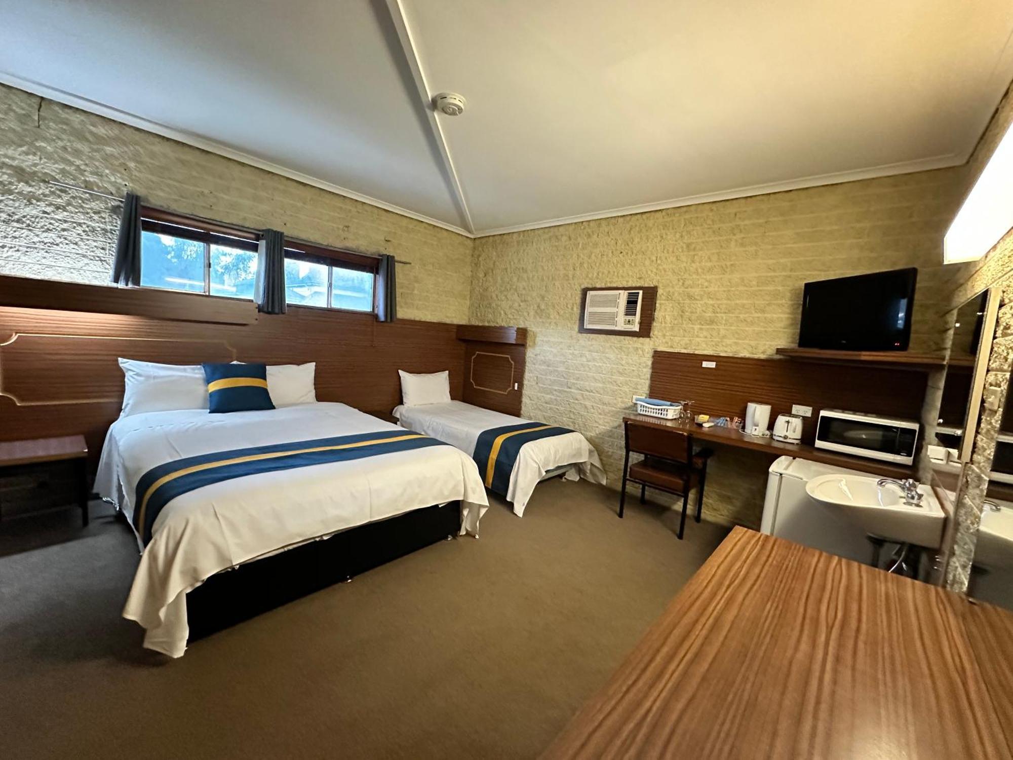 The Shamrock Hotel Balranald Ngoại thất bức ảnh